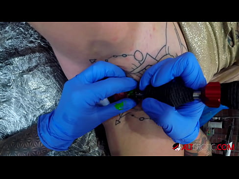 ❤️ Musikana ane nyora zvakanyanya Sully Savage akawana tattoo pa clitoris yake pane zvinonyadzisira sn.prendiporno.ru ❌